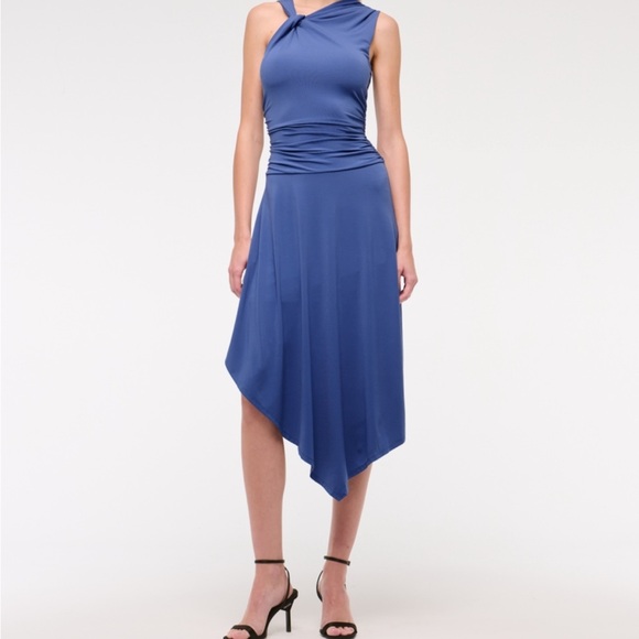 Abercrombie & Fitch Dresses & Skirts - Abercrombie & fitch Asymmetrical Midi Dress